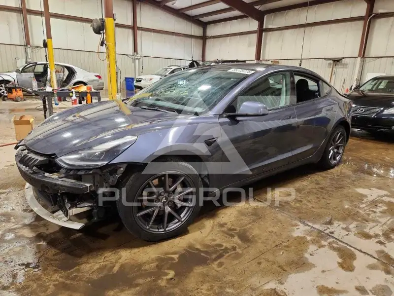 2022 Tesla Model 3 фото