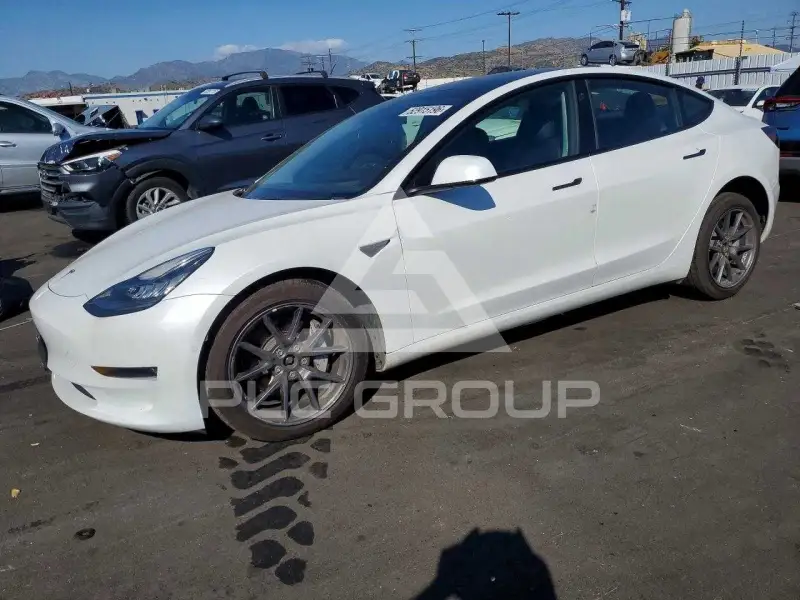 2022 Tesla Model 3 фото