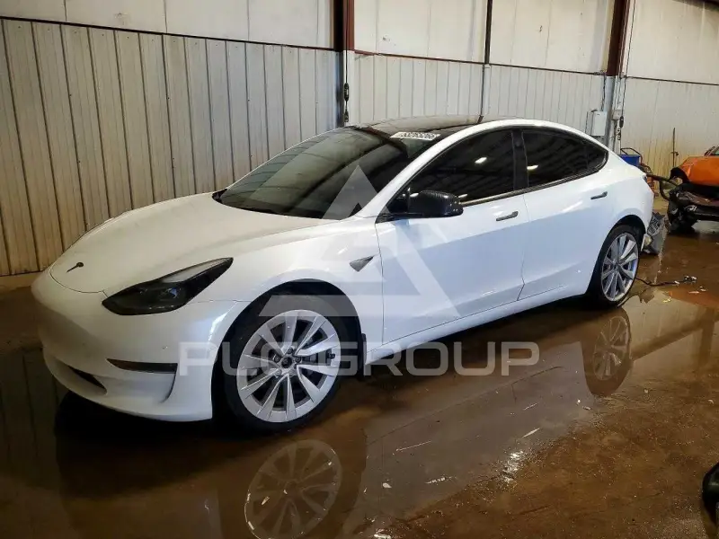 2022 Tesla Model 3 фото