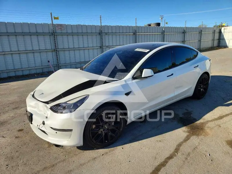 2022 Tesla Model 3 фото