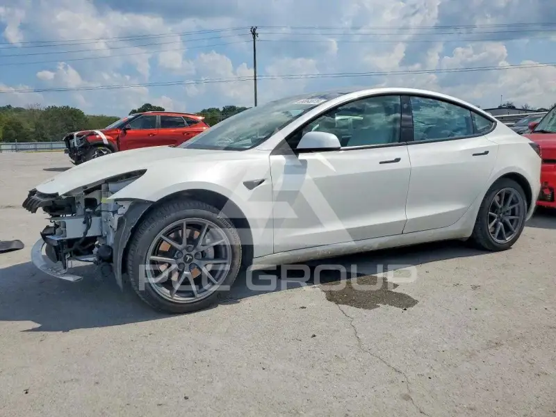 2022 Tesla Model 3 фото
