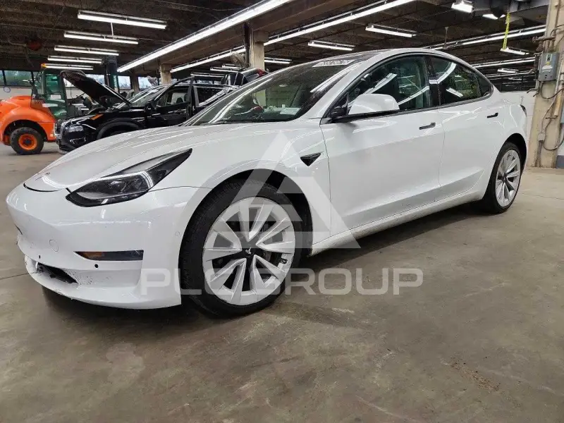 2022 Tesla Model 3 фото