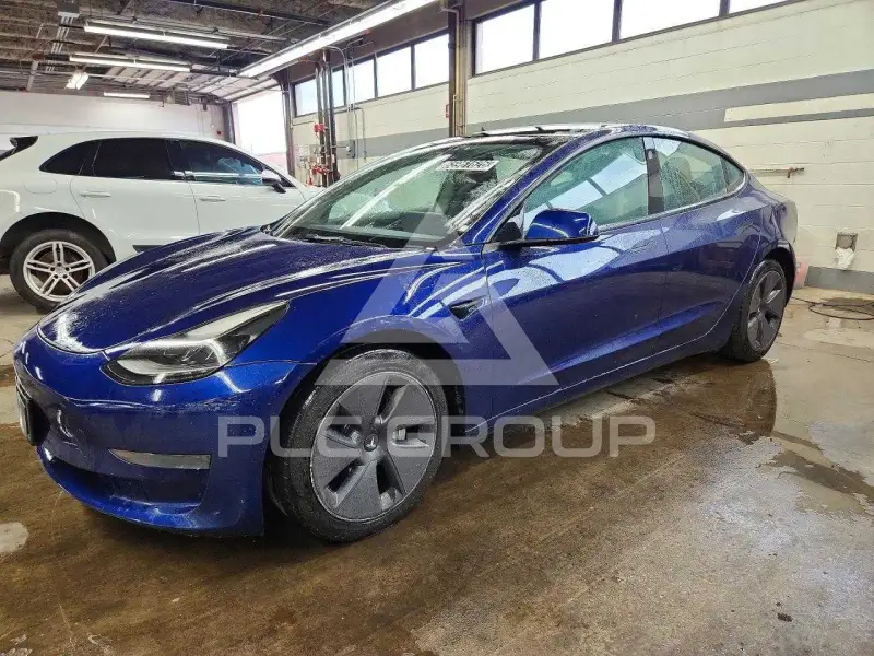 2022 Tesla Model 3 фото