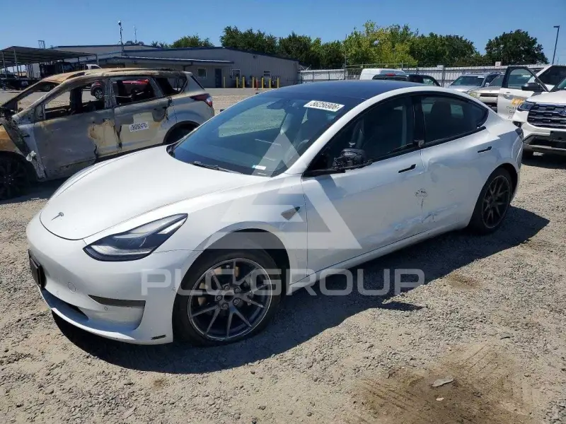 2022 Tesla Model 3 фото
