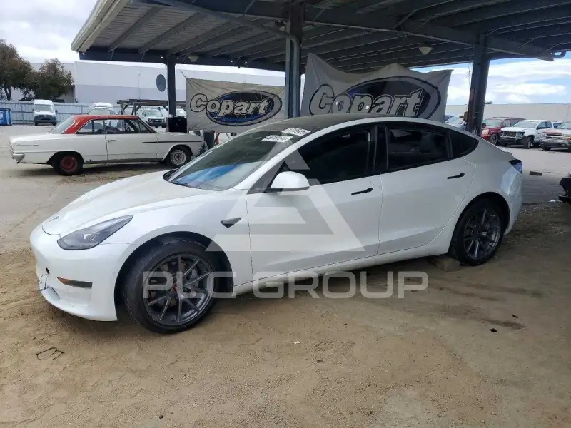 2022 Tesla Model 3 фото