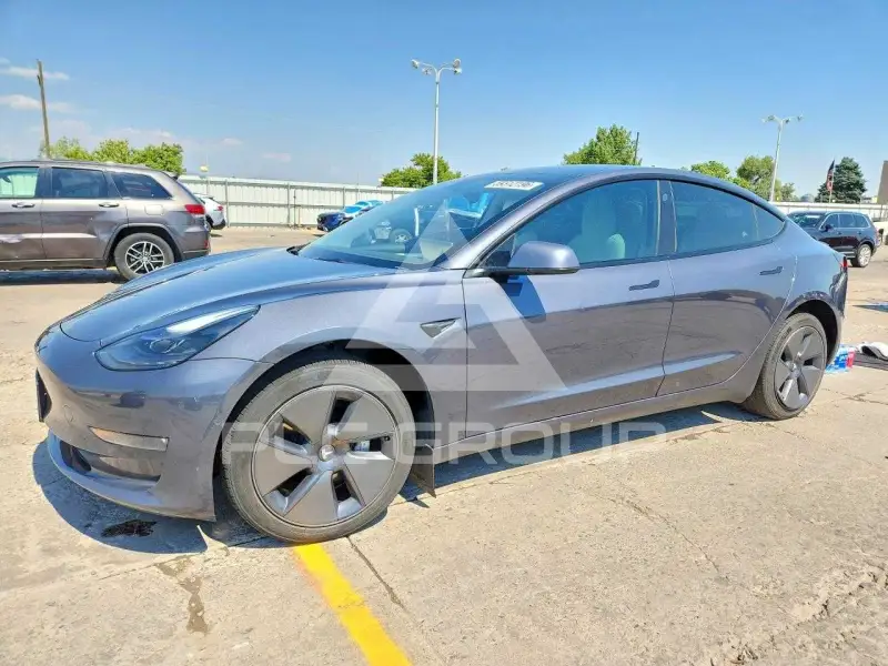 2022 Tesla Model 3 фото