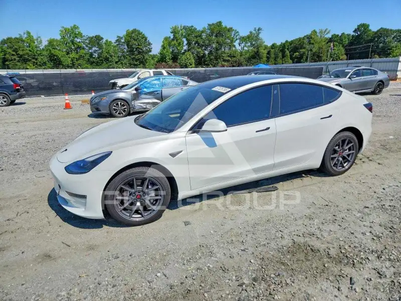 2022 Tesla Model 3 фото
