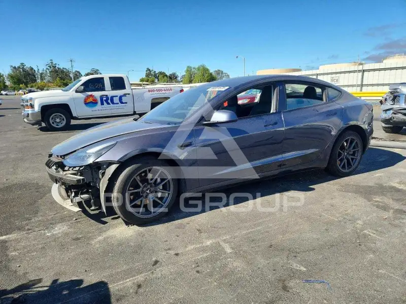 2022 Tesla Model 3 фото