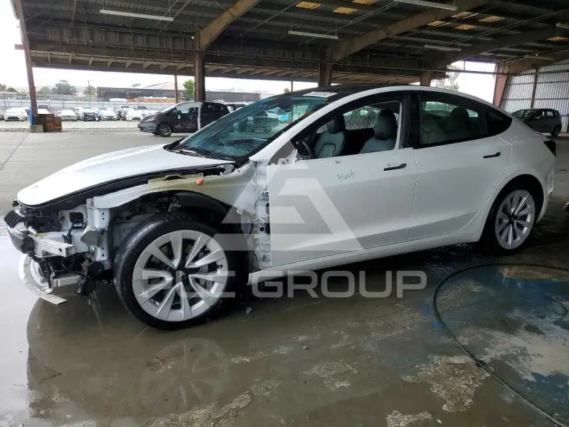 2022 Tesla Model 3 фото