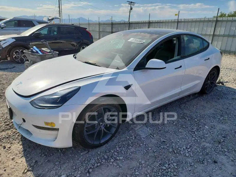 2022 Tesla Model 3 фото