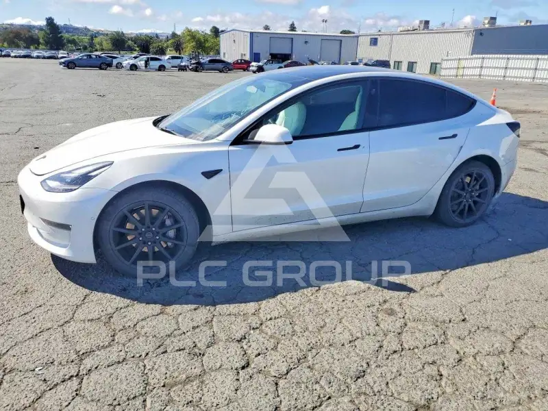 2022 Tesla Model 3 фото