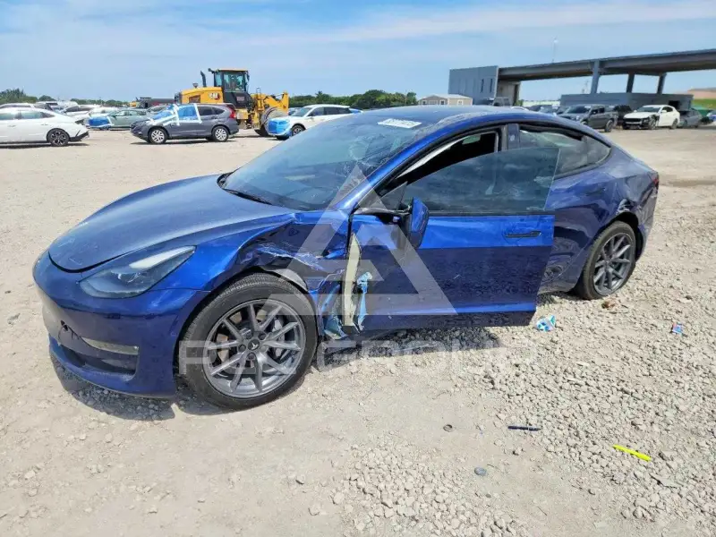 2022 Tesla Model 3 фото