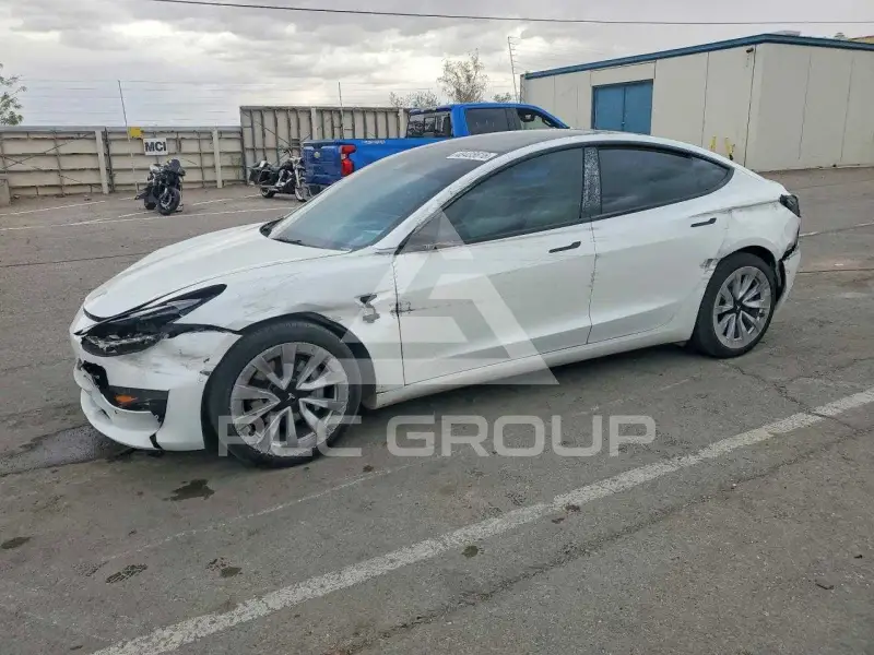 2022 Tesla Model 3 фото