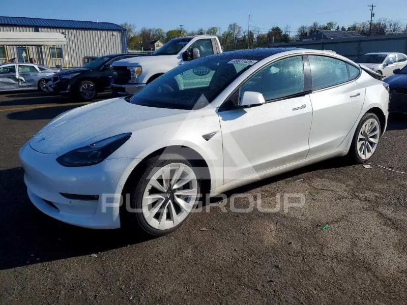 2022 Tesla Model 3 фото