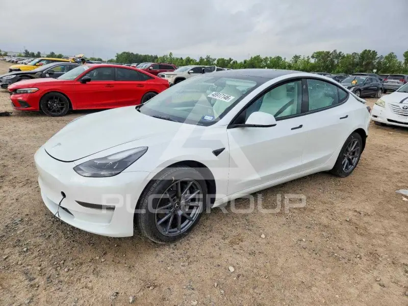 2022 Tesla Model 3 фото