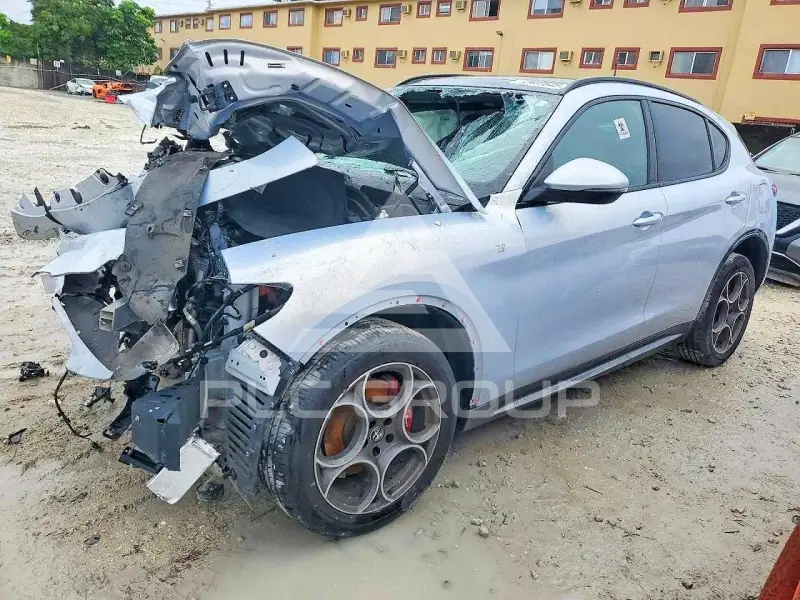 2022 Alfa Romeo Stelvio photo