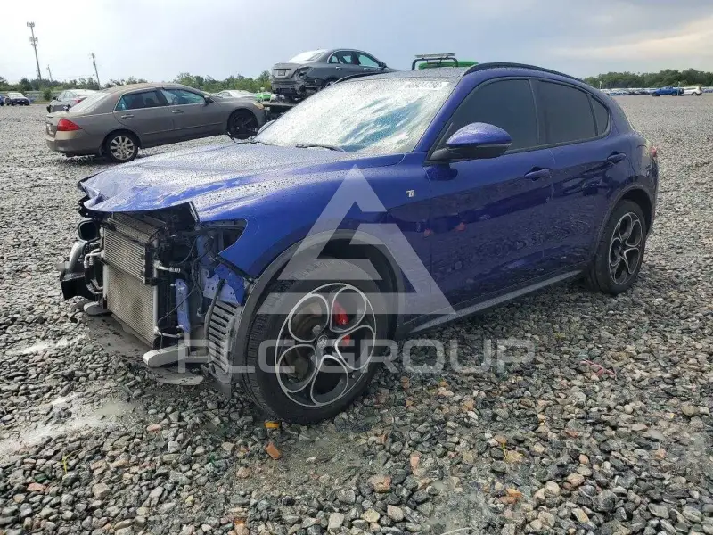 2022 Alfa Romeo Stelvio photo