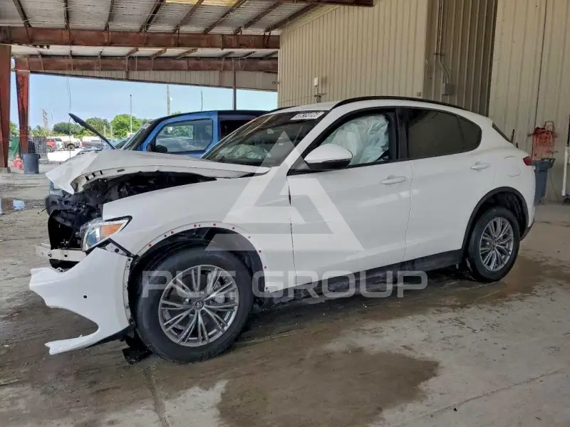 2022 Alfa Romeo Stelvio фото