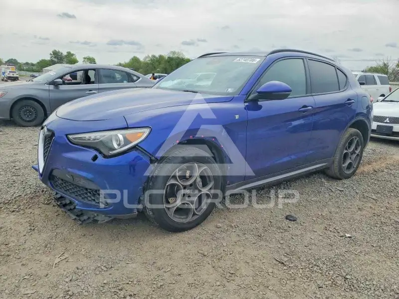 2022 Alfa Romeo Stelvio photo