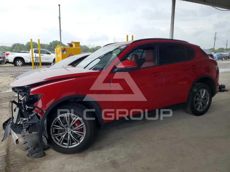 2022 Alfa Romeo Stelvio photo