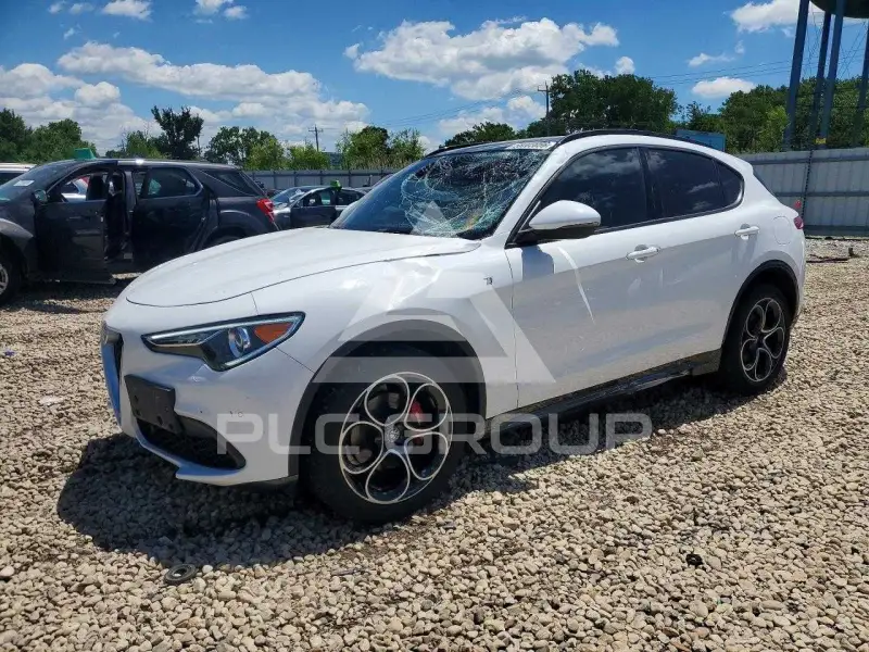 2022 Alfa Romeo Stelvio фото