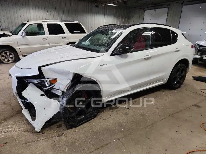 2022 Alfa Romeo Stelvio фото
