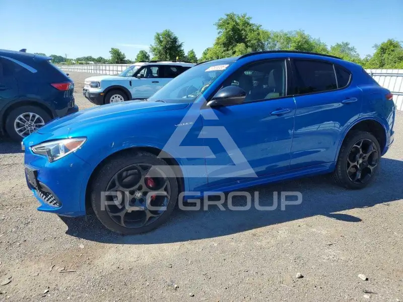 2022 Alfa Romeo Stelvio фото