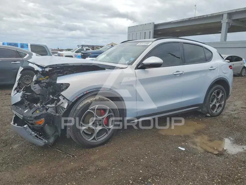 2022 Alfa Romeo Stelvio фото