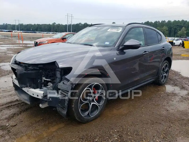 2022 Alfa Romeo Stelvio фото