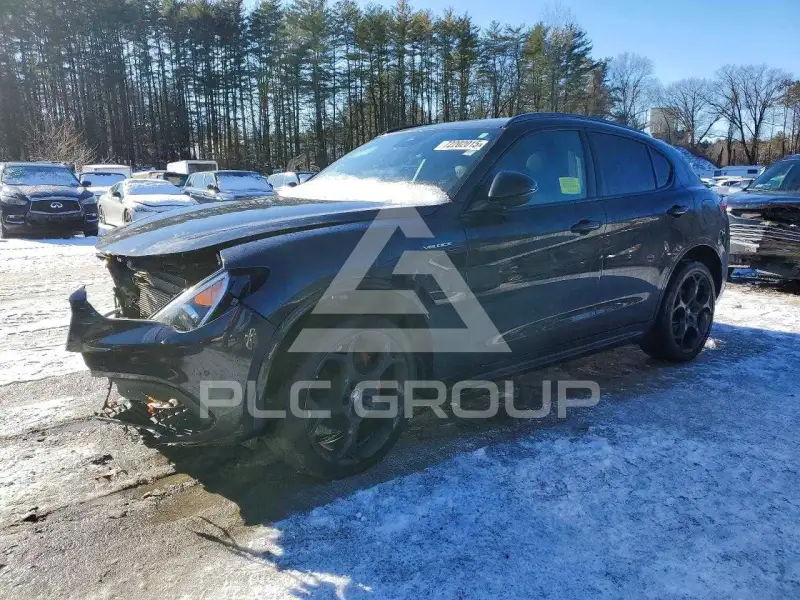 2022 Alfa Romeo Stelvio photo