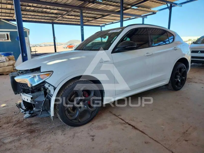 2022 Alfa Romeo Stelvio photo