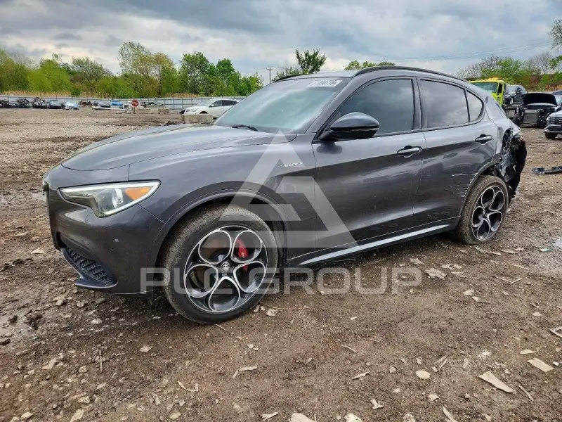 2022 Alfa Romeo Stelvio photo