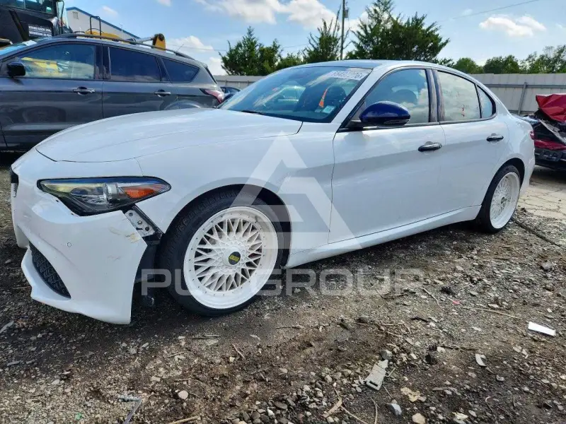 2022 Alfa Romeo Giulia фото