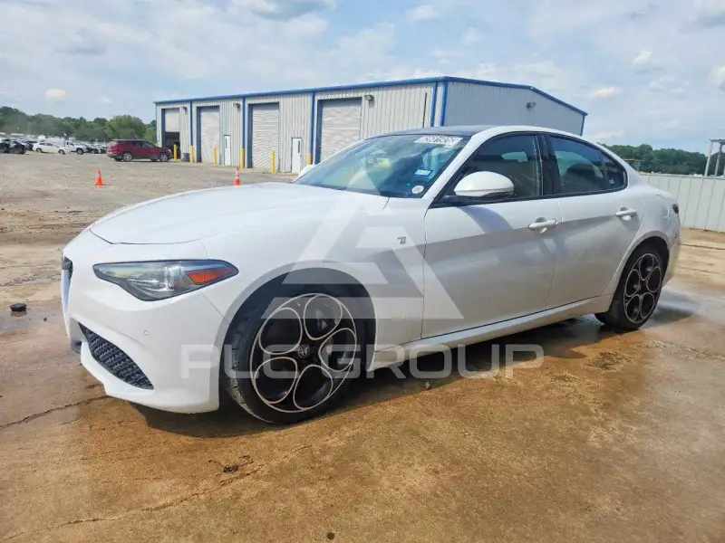 2022 Alfa Romeo Giulia photo