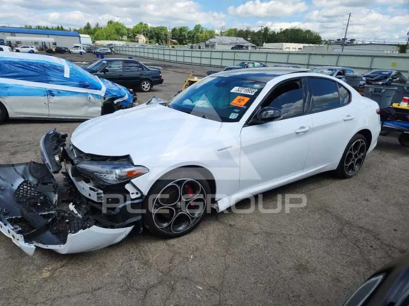 2022 Alfa Romeo Giulia фото