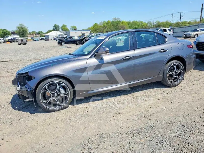 2022 Alfa Romeo Giulia фото