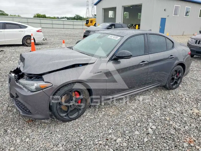 2022 Alfa Romeo Giulia фото