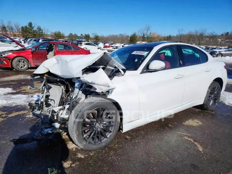 2022 Alfa Romeo Giulia фото
