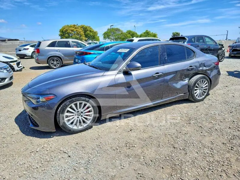 2022 Alfa Romeo Giulia фото
