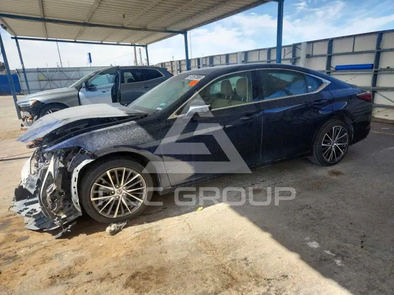 2022 Lexus ES350 photo