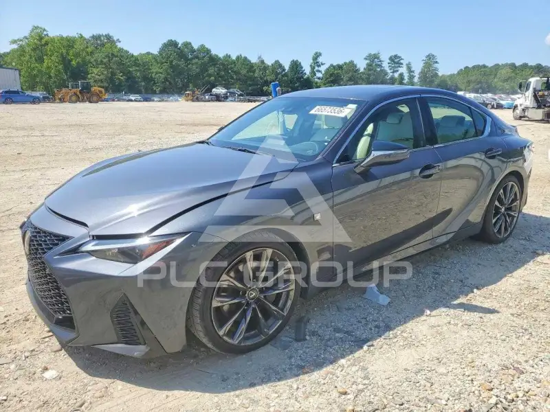 2022 Lexus IS photo