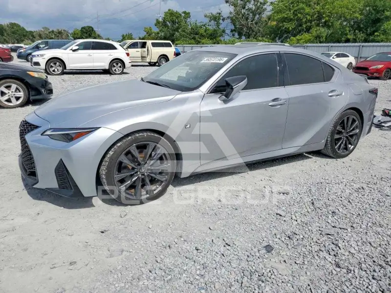 2022 Lexus IS photo