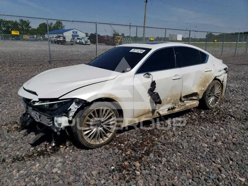 2022 Lexus IS photo
