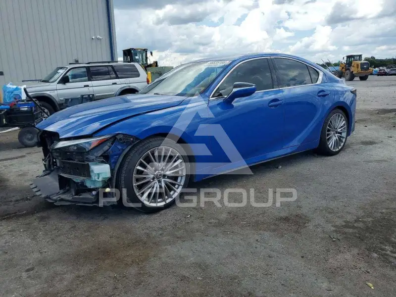 2022 Lexus IS photo