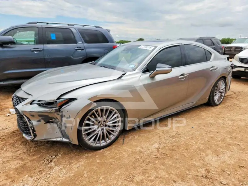 2022 Lexus IS photo