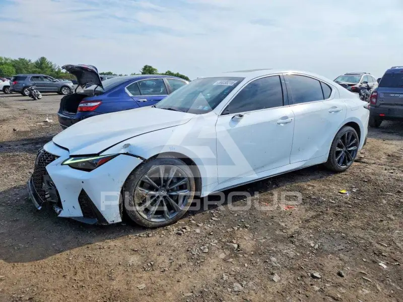 2022 Lexus IS photo