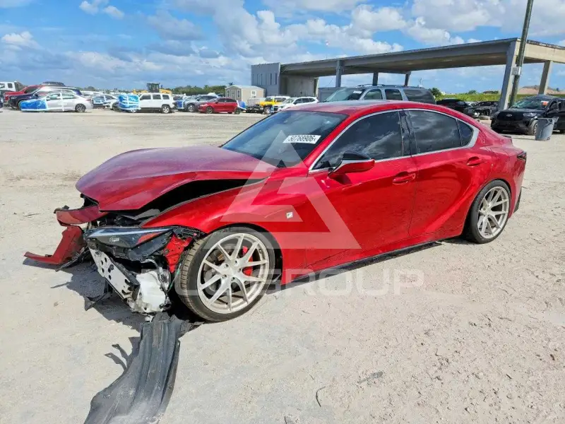 2022 Lexus IS photo