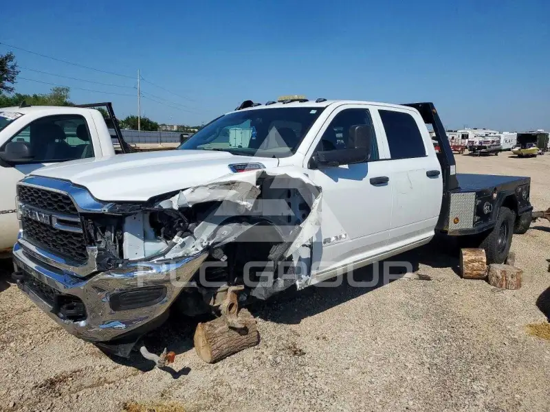 2022 RAM 3500 photo