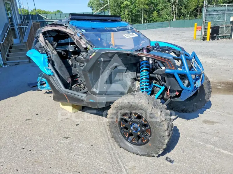 2022 Can-AM Sidebyside фото