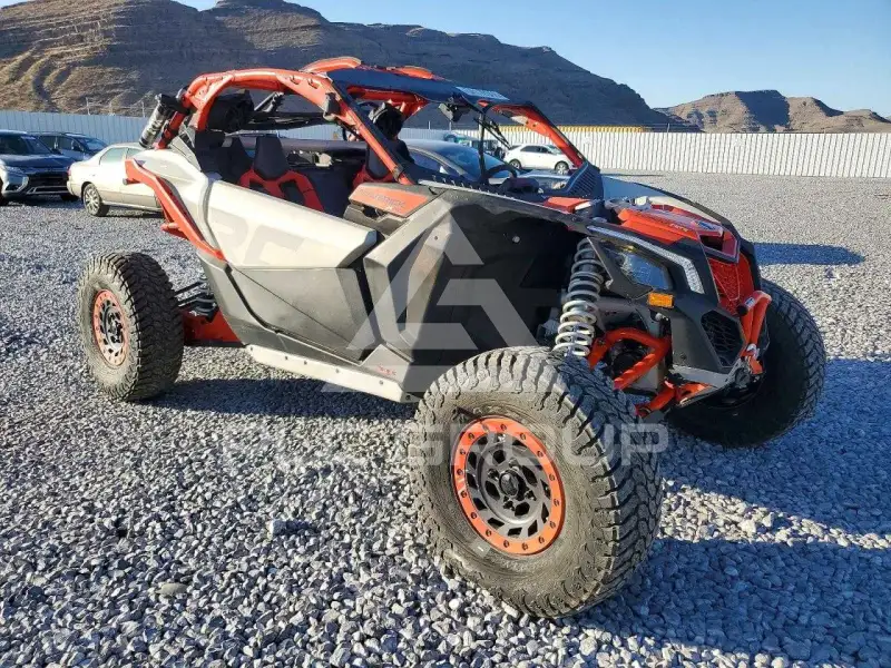 2022 Can-AM Sidebyside фото